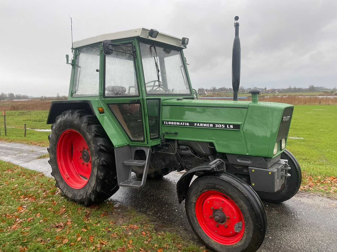 1982 FENDT FARMER 305 LS TURBOMATIK ALL-WHEEL DRIVE FARM TRACTOR - Traktor: slika 3 1982 FENDT FARMER 305 LS TURBOMATIK ALL-WHEEL DRIVE FARM TRACTOR - Traktor: slika 3