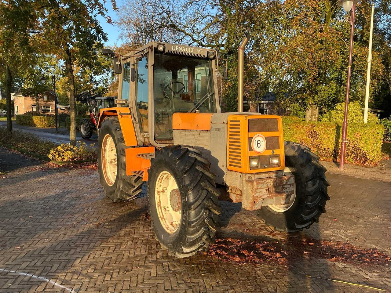 1987 RENAULT 133.14 ALL-WHEEL DRIVE FARM TRACTOR - Traktor: slika 3 1987 RENAULT 133.14 ALL-WHEEL DRIVE FARM TRACTOR - Traktor: slika 3
