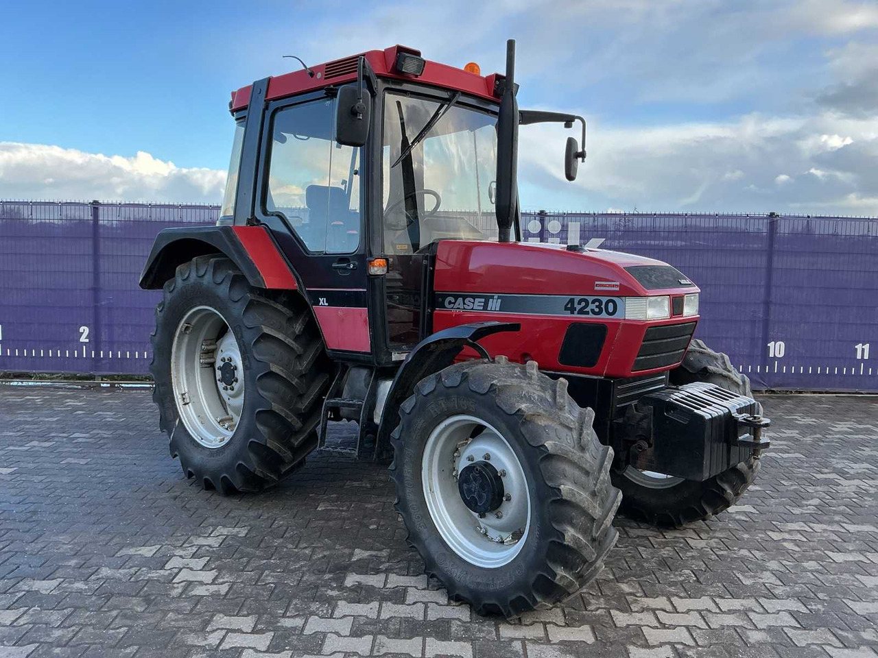 1999 CASE IH 4230 XL ALL-WHEEL DRIVE FARM TRACTOR - Traktor: slika 2 1999 CASE IH 4230 XL ALL-WHEEL DRIVE FARM TRACTOR - Traktor: slika 2