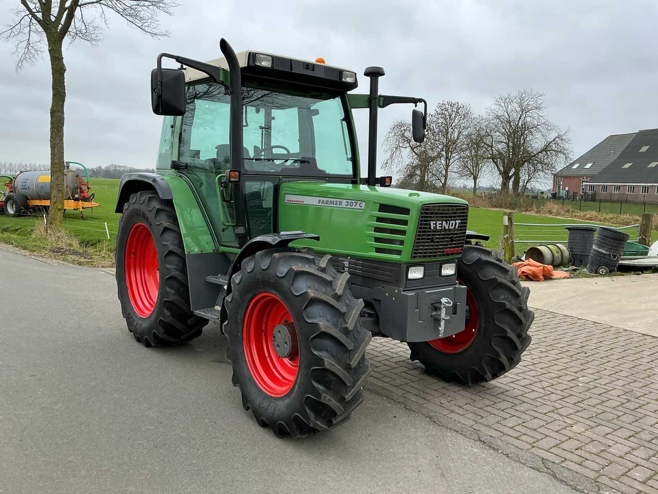 1999 FENDT FARMER 307C ALL-WHEEL DRIVE FARM TRACTOR - Traktor: slika 5 1999 FENDT FARMER 307C ALL-WHEEL DRIVE FARM TRACTOR - Traktor: slika 5