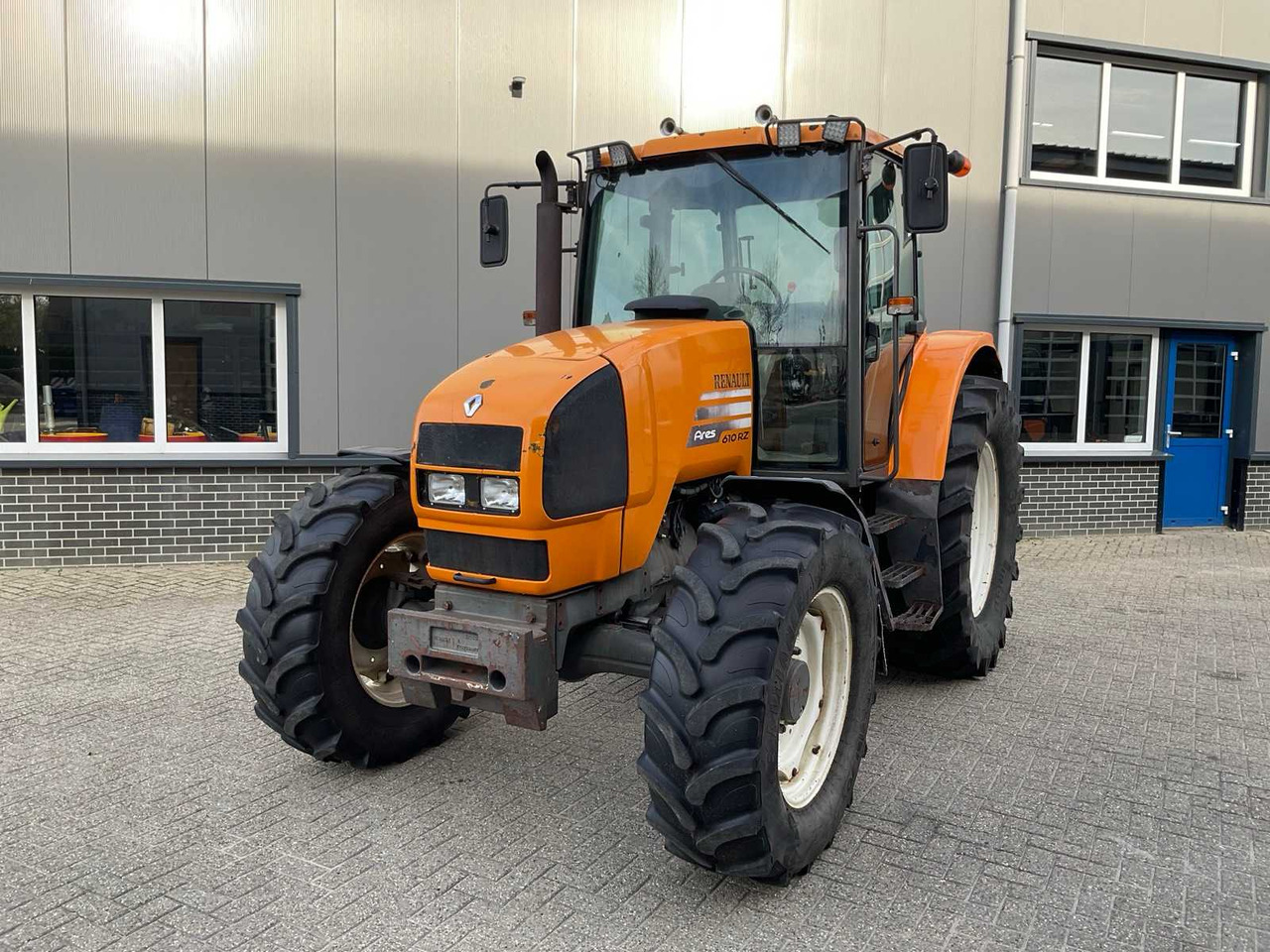 1999 RENAULT ARES 610 RZ ALL-WHEEL DRIVE FARM TRACTOR - Traktor: slika 2 1999 RENAULT ARES 610 RZ ALL-WHEEL DRIVE FARM TRACTOR - Traktor: slika 2