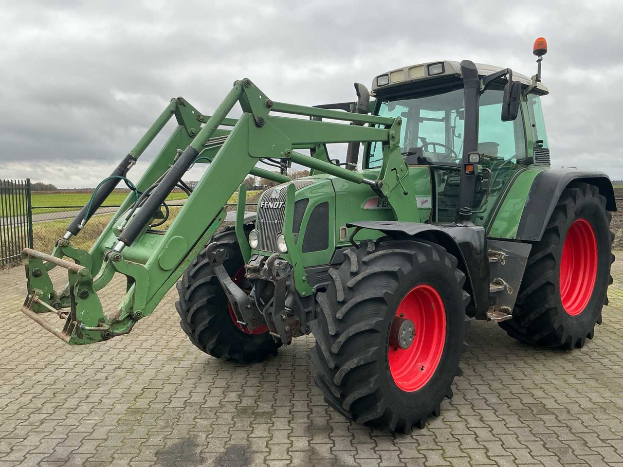 2001 FENDT 716 VARIO ALL-WHEEL DRIVE FARM TRACTOR - Traktor: slika 1 2001 FENDT 716 VARIO ALL-WHEEL DRIVE FARM TRACTOR - Traktor: slika 1