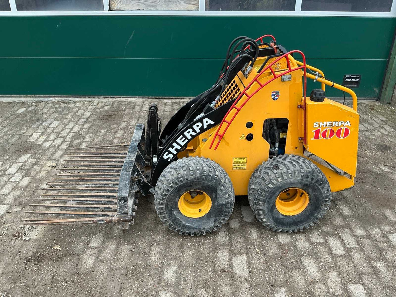 2003 SHERPA 100 SKID STEER LOADER - Kompaktni nakladalnik na gosenicah: slika 3 2003 SHERPA 100 SKID STEER LOADER - Kompaktni nakladalnik na gosenicah: slika 3