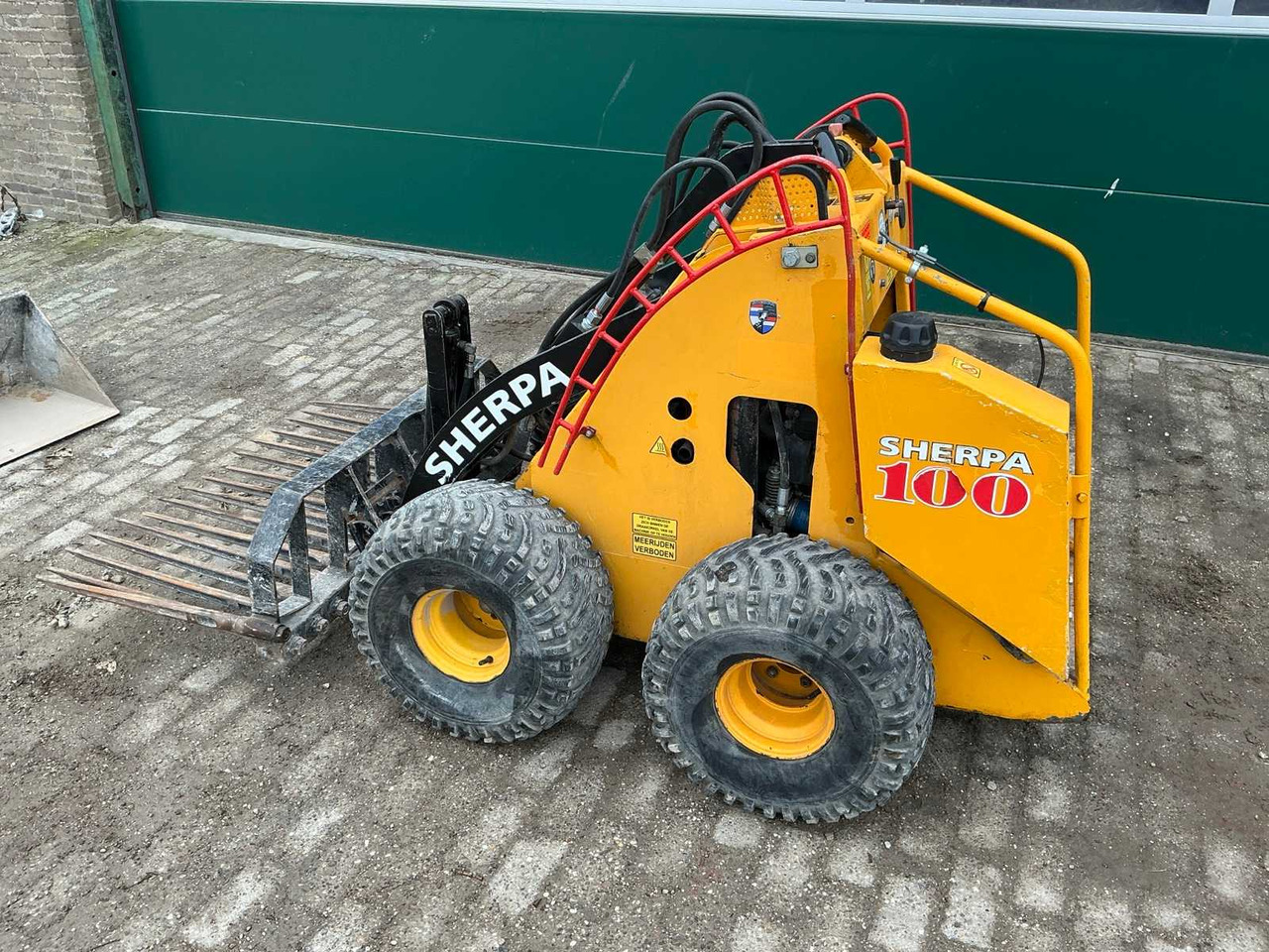 2003 SHERPA 100 SKID STEER LOADER - Kompaktni nakladalnik na gosenicah: slika 4 2003 SHERPA 100 SKID STEER LOADER - Kompaktni nakladalnik na gosenicah: slika 4