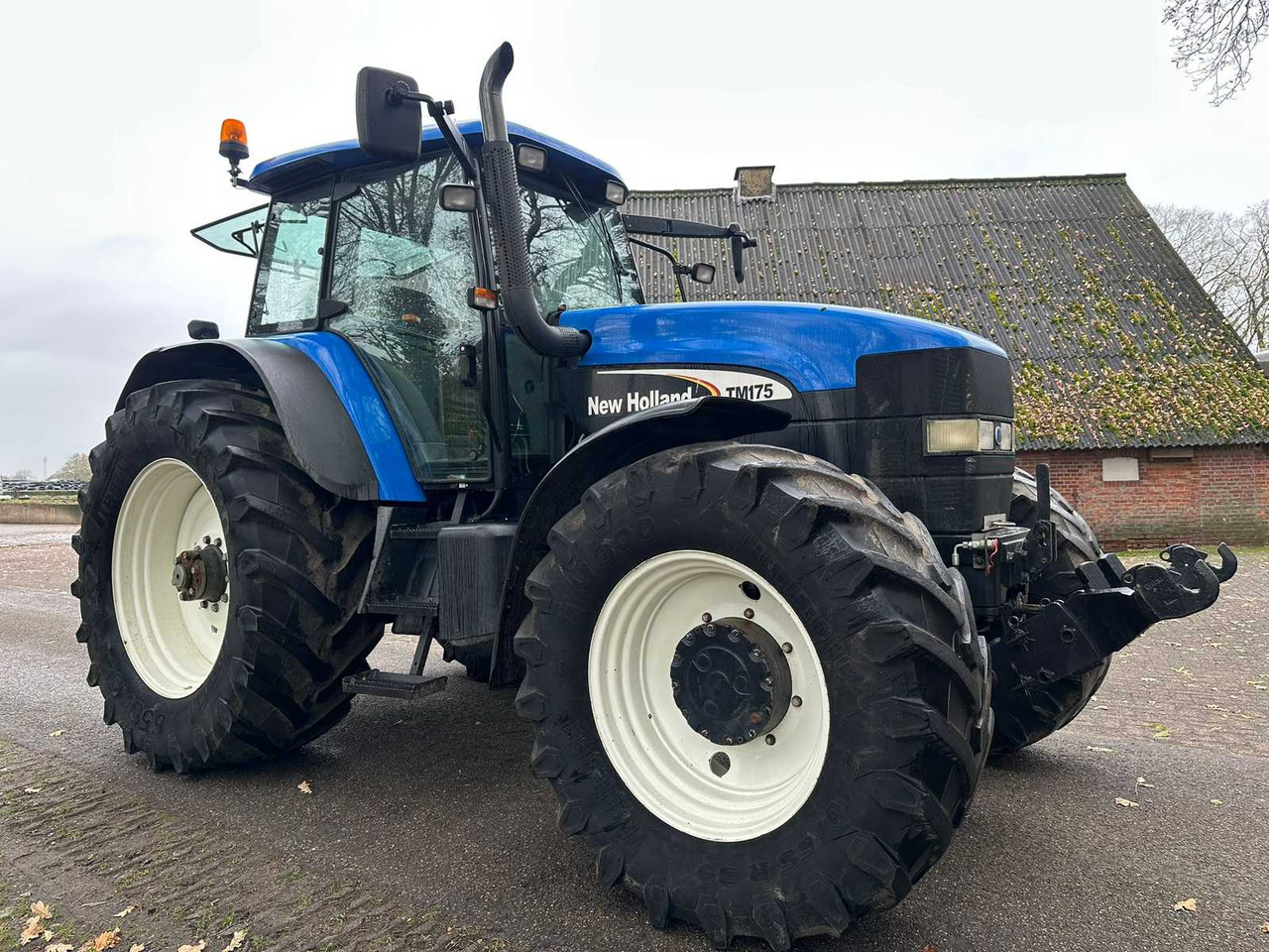 2004 NEW HOLLAND T/M 175 FOUR WHEEL DRIVE FARM TRACTOR - Traktor: slika 2 2004 NEW HOLLAND T/M 175 FOUR WHEEL DRIVE FARM TRACTOR - Traktor: slika 2
