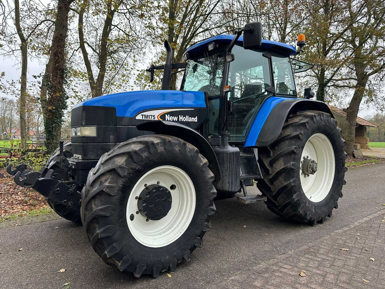 2004 NEW HOLLAND T/M 175 FOUR WHEEL DRIVE FARM TRACTOR - Traktor: slika 1 2004 NEW HOLLAND T/M 175 FOUR WHEEL DRIVE FARM TRACTOR - Traktor: slika 1