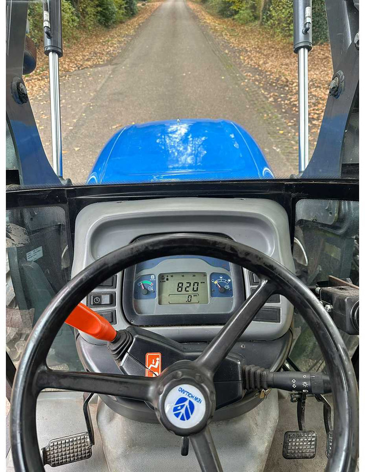 2005 NEW HOLLAND TN60DA ALL-WHEEL DRIVE FARM TRACTOR - Traktor: slika 4 2005 NEW HOLLAND TN60DA ALL-WHEEL DRIVE FARM TRACTOR - Traktor: slika 4