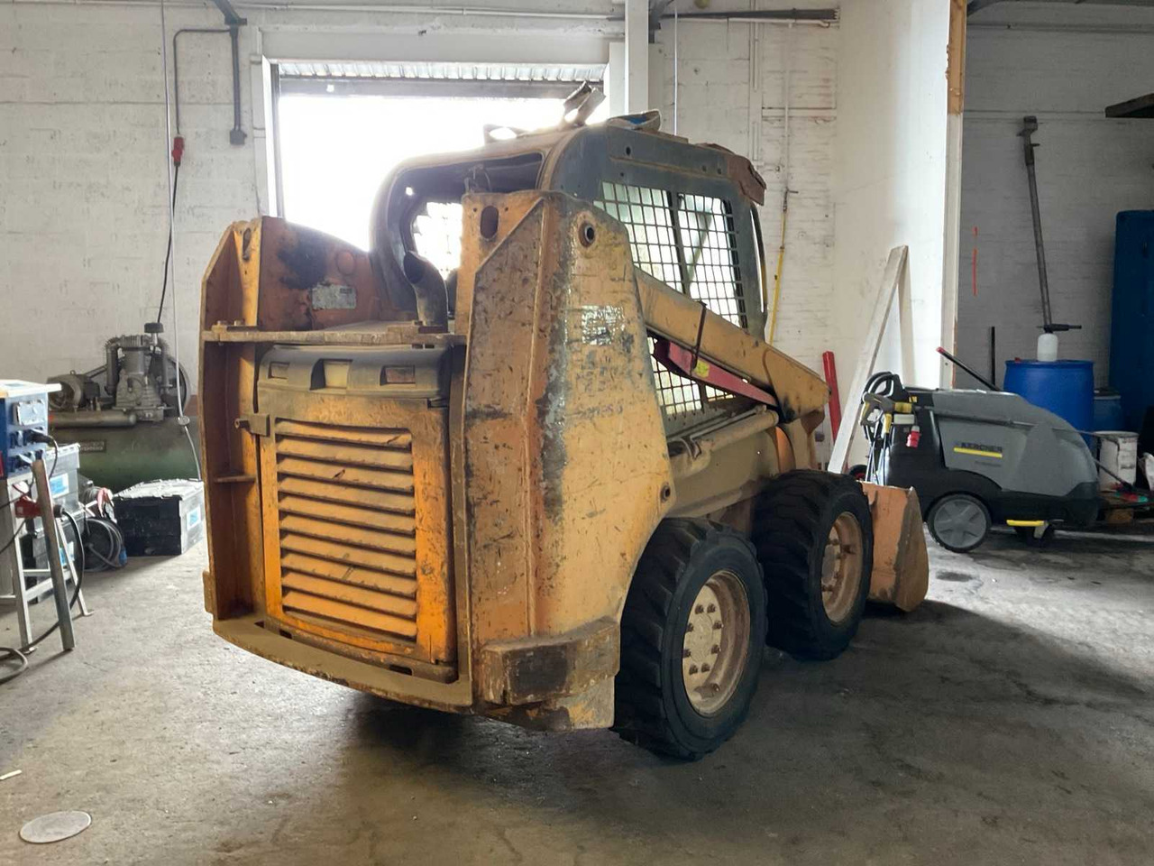 2010 CASE 410 SKID STEER LOADER - Kompaktni nakladalnik na gosenicah: slika 5 2010 CASE 410 SKID STEER LOADER - Kompaktni nakladalnik na gosenicah: slika 5