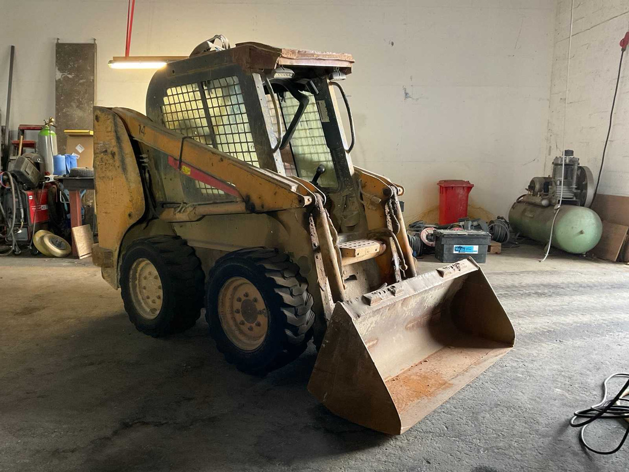 2010 CASE 410 SKID STEER LOADER - Kompaktni nakladalnik na gosenicah: slika 3 2010 CASE 410 SKID STEER LOADER - Kompaktni nakladalnik na gosenicah: slika 3