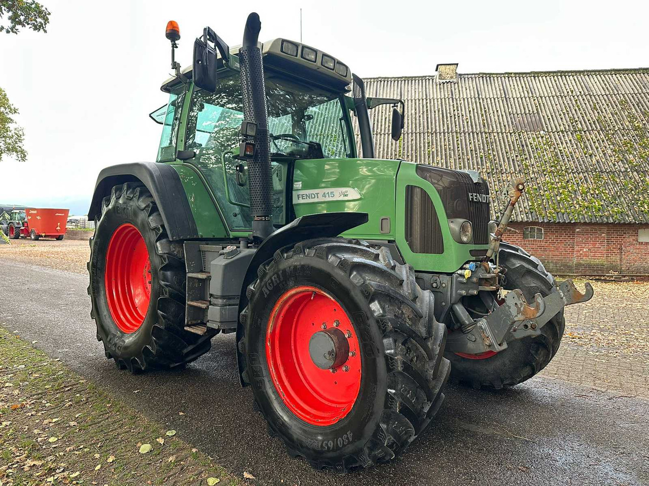 2010 FENDT 415 VARIO TMS ALL-WHEEL DRIVE AGRICULTURAL TRACTOR - Traktor: slika 3 2010 FENDT 415 VARIO TMS ALL-WHEEL DRIVE AGRICULTURAL TRACTOR - Traktor: slika 3