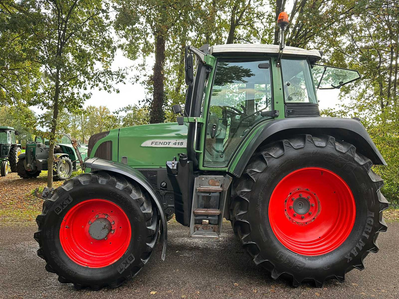 2010 FENDT 415 VARIO TMS ALL-WHEEL DRIVE AGRICULTURAL TRACTOR - Traktor: slika 2 2010 FENDT 415 VARIO TMS ALL-WHEEL DRIVE AGRICULTURAL TRACTOR - Traktor: slika 2