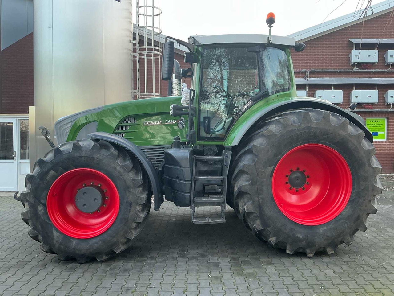 2010 FENDT 930 VARIO ALL-WHEEL DRIVE FARM TRACTOR - Traktor: slika 2 2010 FENDT 930 VARIO ALL-WHEEL DRIVE FARM TRACTOR - Traktor: slika 2