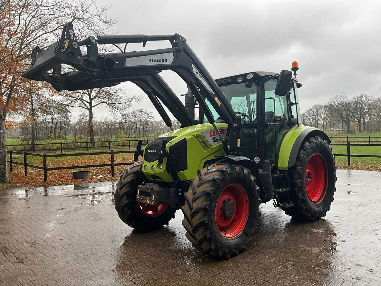 2011 CLAAS ARION 420 FOUR-WHEEL DRIVE FARM TRACTOR WITH FRONT LOADER - Traktor: slika 1 2011 CLAAS ARION 420 FOUR-WHEEL DRIVE FARM TRACTOR WITH FRONT LOADER - Traktor: slika 1