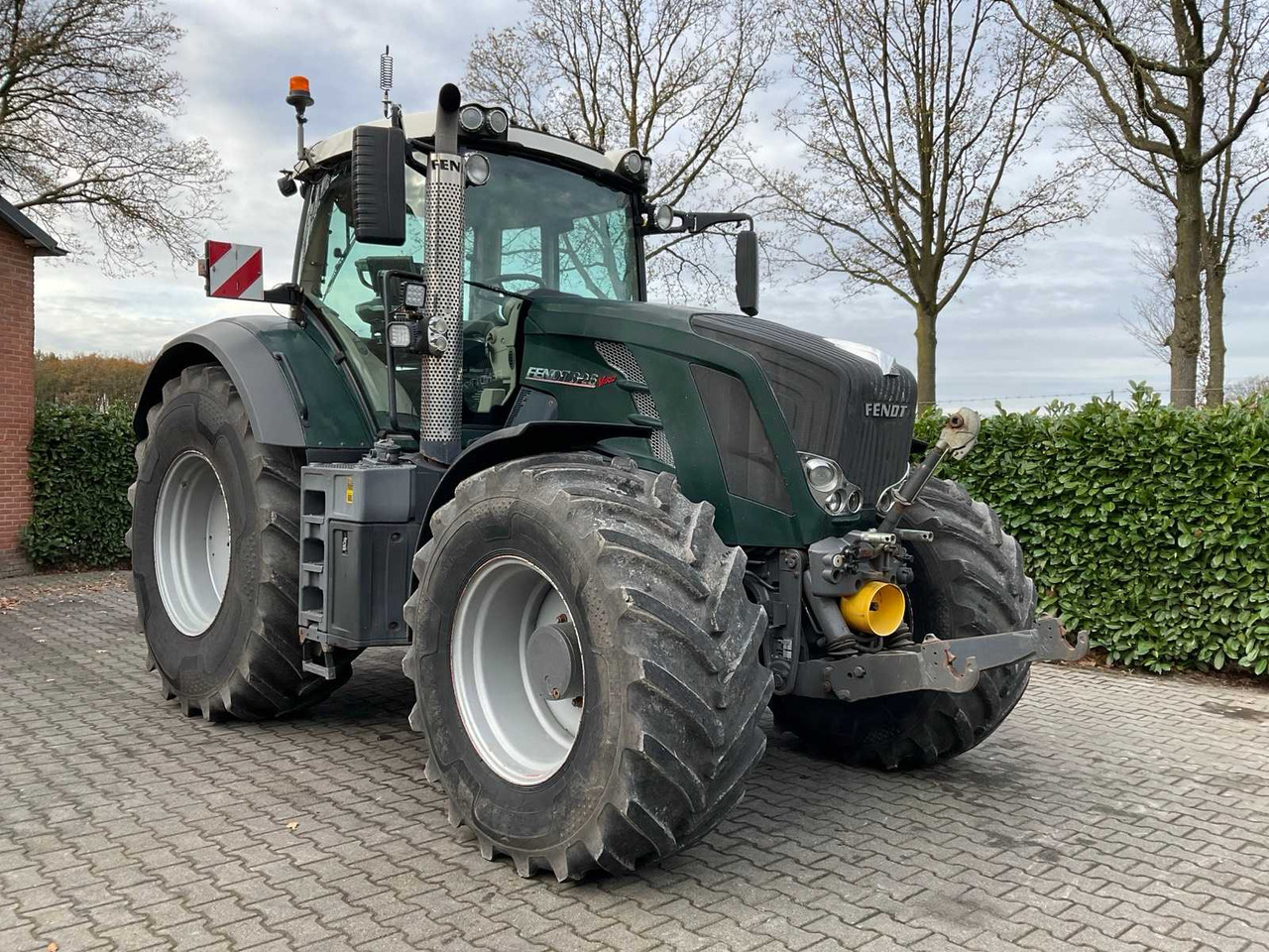 2011 FENDT 826 VARIO ALL-WHEEL DRIVE AGRICULTURAL TRACTOR - Traktor: slika 5 2011 FENDT 826 VARIO ALL-WHEEL DRIVE AGRICULTURAL TRACTOR - Traktor: slika 5