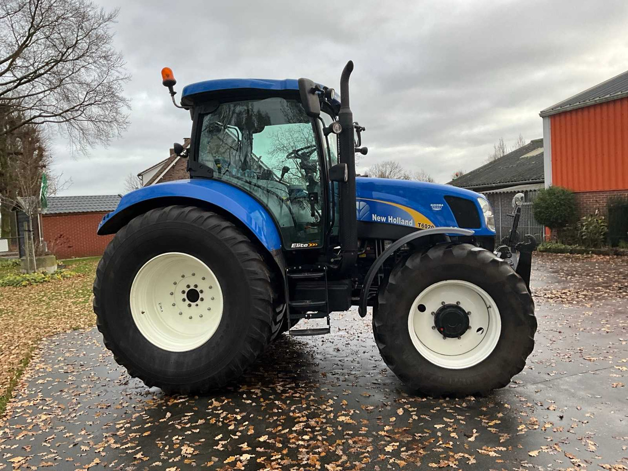 2011 NEW HOLLAND T6020 ELITE FOUR WHEEL DRIVE FARM TRACTOR - Traktor: slika 4 2011 NEW HOLLAND T6020 ELITE FOUR WHEEL DRIVE FARM TRACTOR - Traktor: slika 4