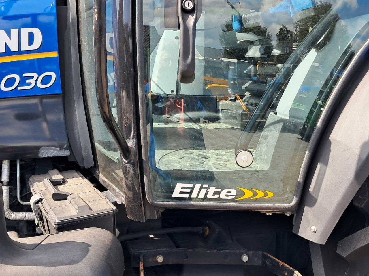 2011 NEW HOLLAND T6030 ELITE FOUR WHEEL DRIVE FARM TRACTOR - Traktor: slika 4 2011 NEW HOLLAND T6030 ELITE FOUR WHEEL DRIVE FARM TRACTOR - Traktor: slika 4