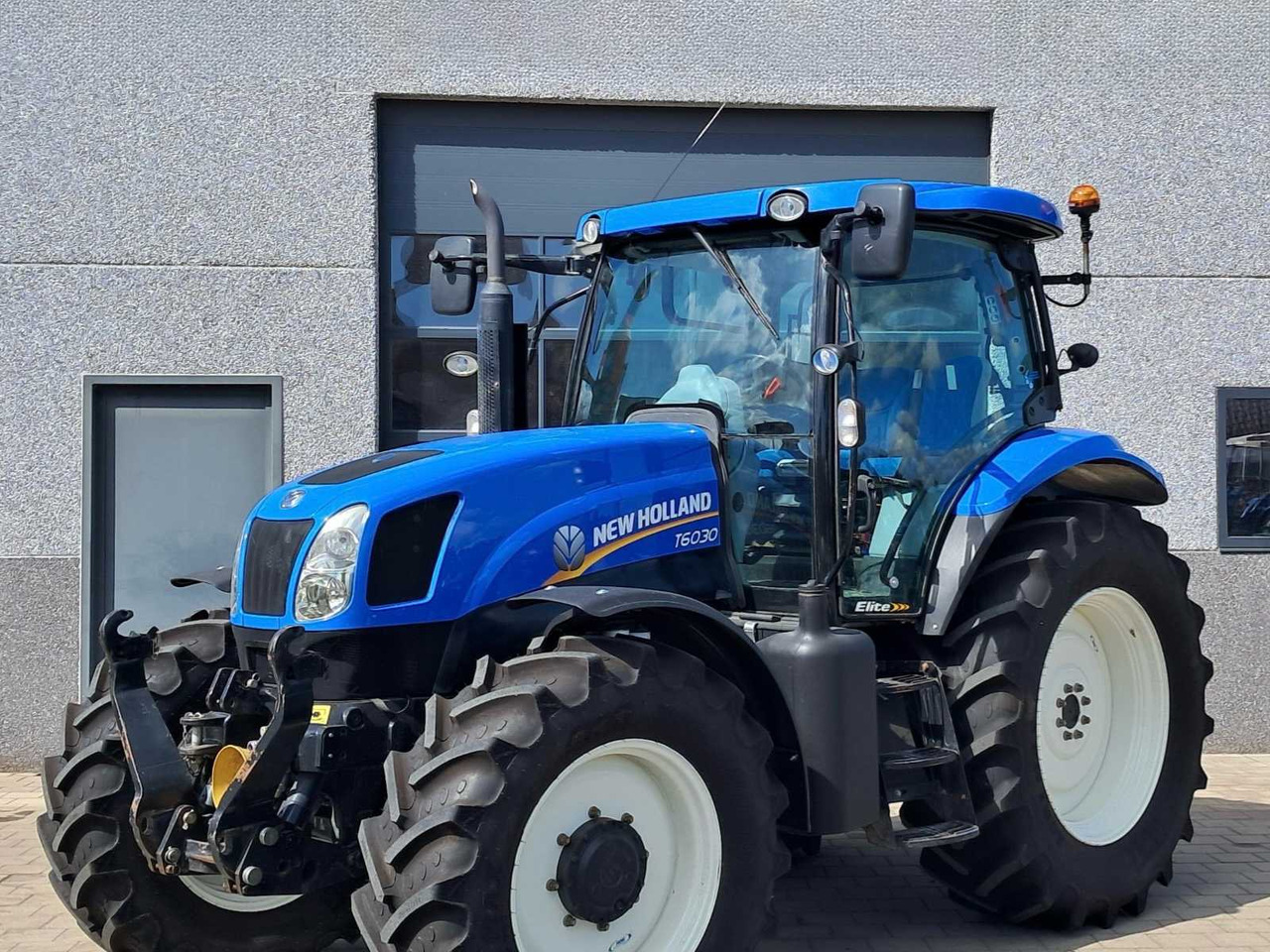 2011 NEW HOLLAND T6030 ELITE FOUR WHEEL DRIVE FARM TRACTOR - Traktor: slika 1 2011 NEW HOLLAND T6030 ELITE FOUR WHEEL DRIVE FARM TRACTOR - Traktor: slika 1