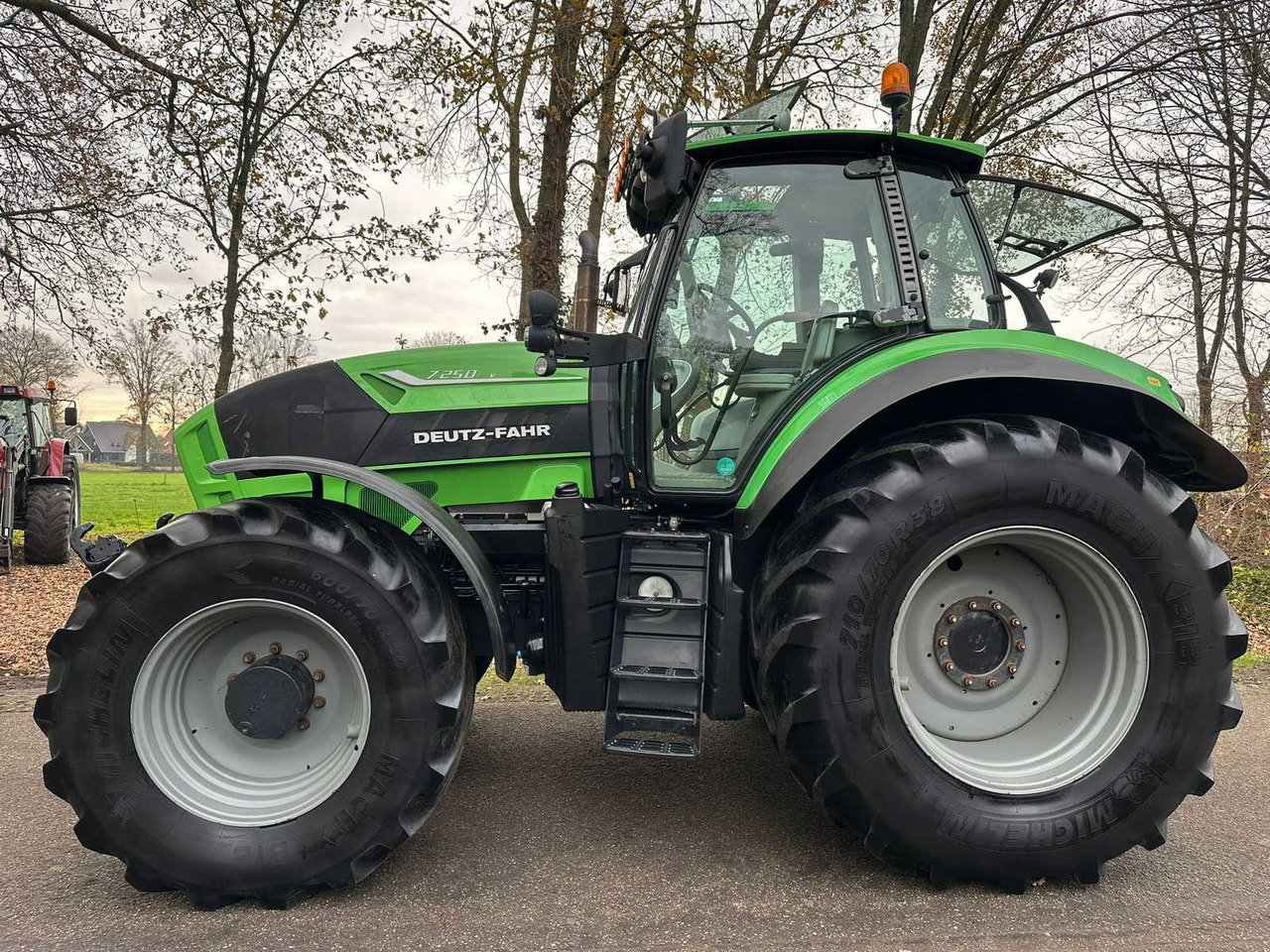 2013 DEUTZ-FAHR 7250 TTV FOUR WHEEL DRIVE FARM TRACTOR - Traktor: slika 4 2013 DEUTZ-FAHR 7250 TTV FOUR WHEEL DRIVE FARM TRACTOR - Traktor: slika 4