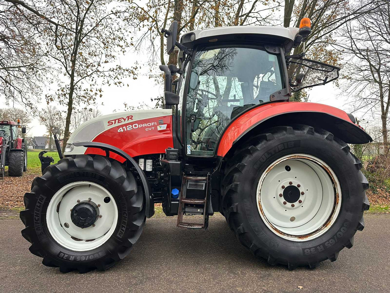 2014 STEYR 4120 PROFI CVT ALL-WHEEL DRIVE FARM TRACTOR - Traktor: slika 3 2014 STEYR 4120 PROFI CVT ALL-WHEEL DRIVE FARM TRACTOR - Traktor: slika 3