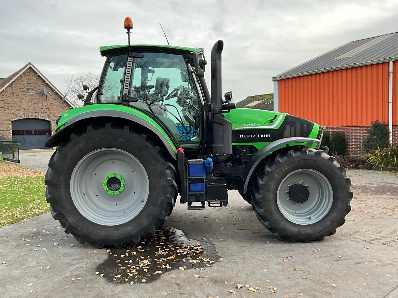 2015 DEUTZ-FAHR 6190 TTV ALL-WHEEL DRIVE FARM TRACTOR - Traktor: slika 4 2015 DEUTZ-FAHR 6190 TTV ALL-WHEEL DRIVE FARM TRACTOR - Traktor: slika 4