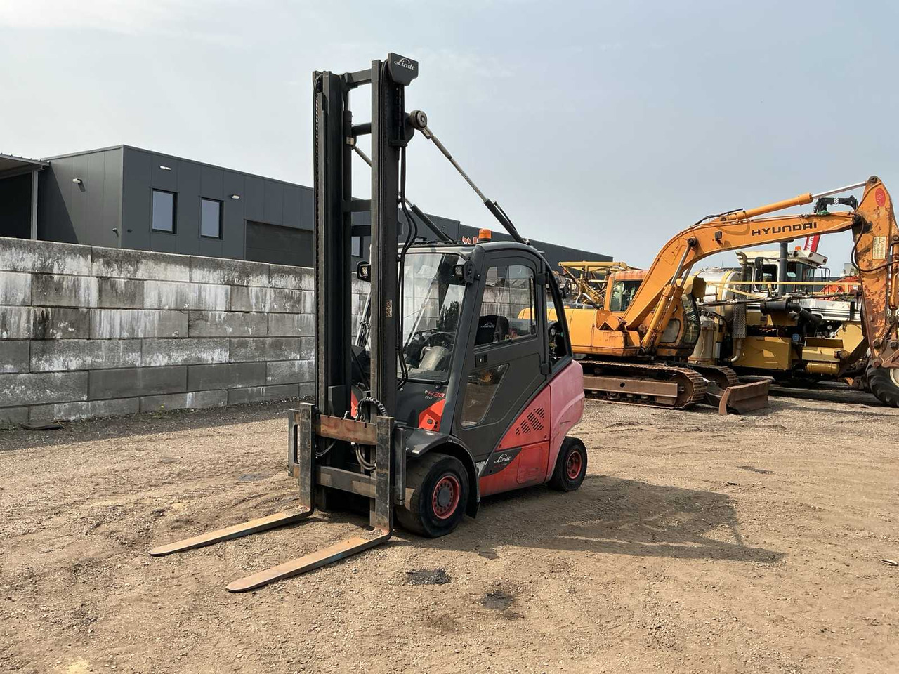 2016 LINDE H30 FORKLIFT - Viličar: slika 1 2016 LINDE H30 FORKLIFT - Viličar: slika 1