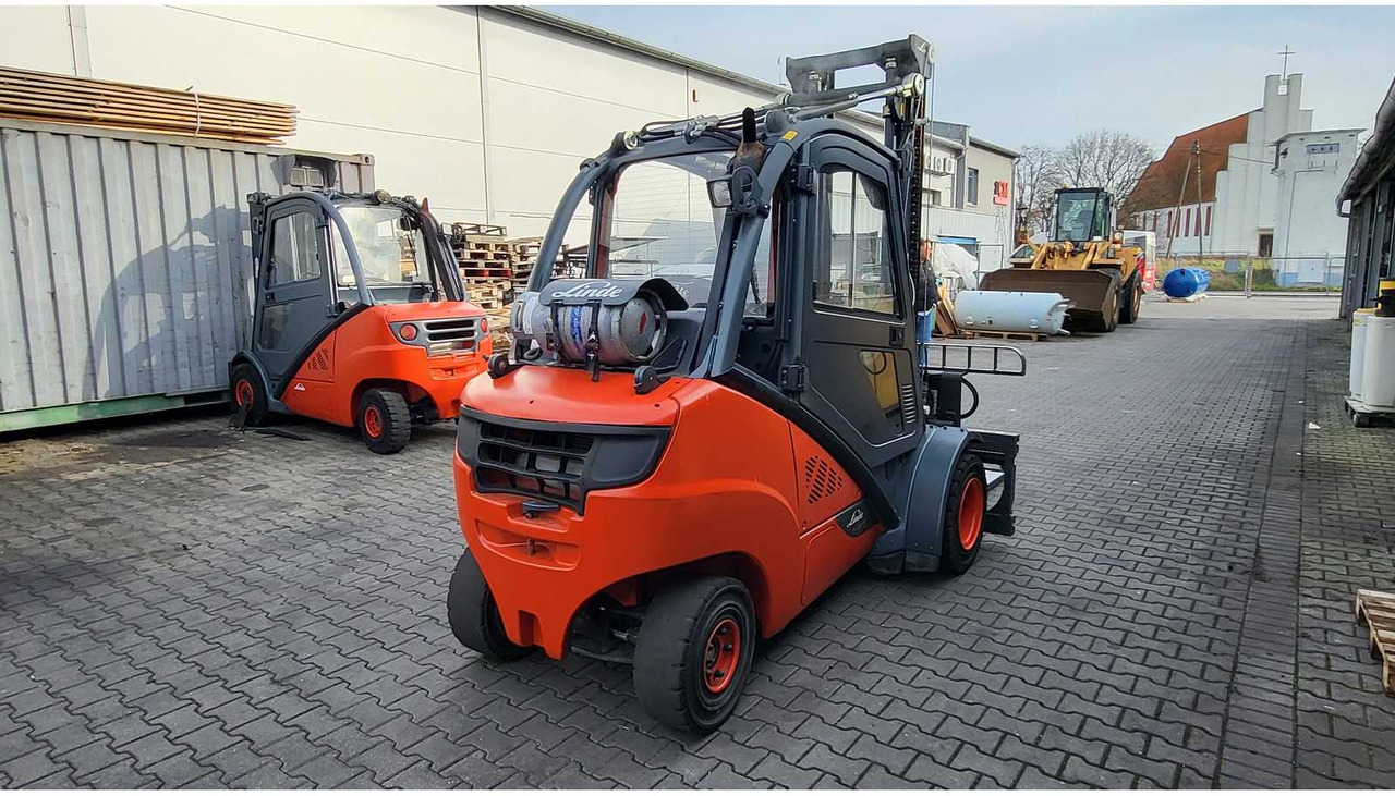 2016 LINDE H35T-02 FORKLIFT TRUCKS - Viličar: slika 4 2016 LINDE H35T-02 FORKLIFT TRUCKS - Viličar: slika 4