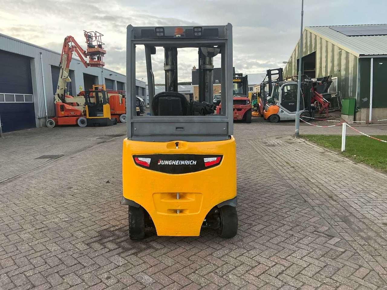 2017 JUNGHEINRICH EFG 425K FORKLIFT - Viličar: slika 4 2017 JUNGHEINRICH EFG 425K FORKLIFT - Viličar: slika 4