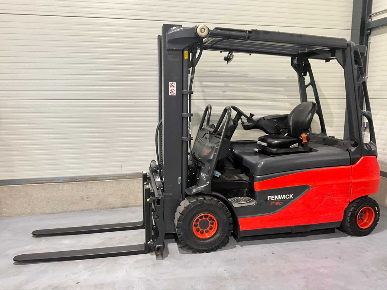 2017 LINDE E30L-01 3000KG FORK ADJUSTER FORKLIFT - Viličar: slika 2 2017 LINDE E30L-01 3000KG FORK ADJUSTER FORKLIFT - Viličar: slika 2