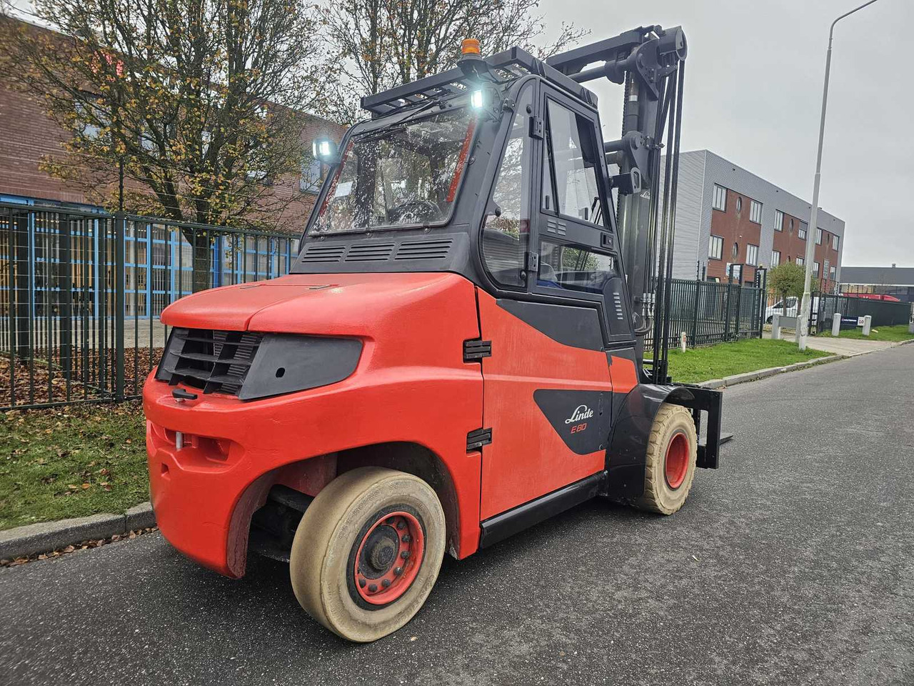 2017 LINDE E80-01/900 8000KG BATTERY 2020 FORKLIFT - Viličar: slika 4 2017 LINDE E80-01/900 8000KG BATTERY 2020 FORKLIFT - Viličar: slika 4