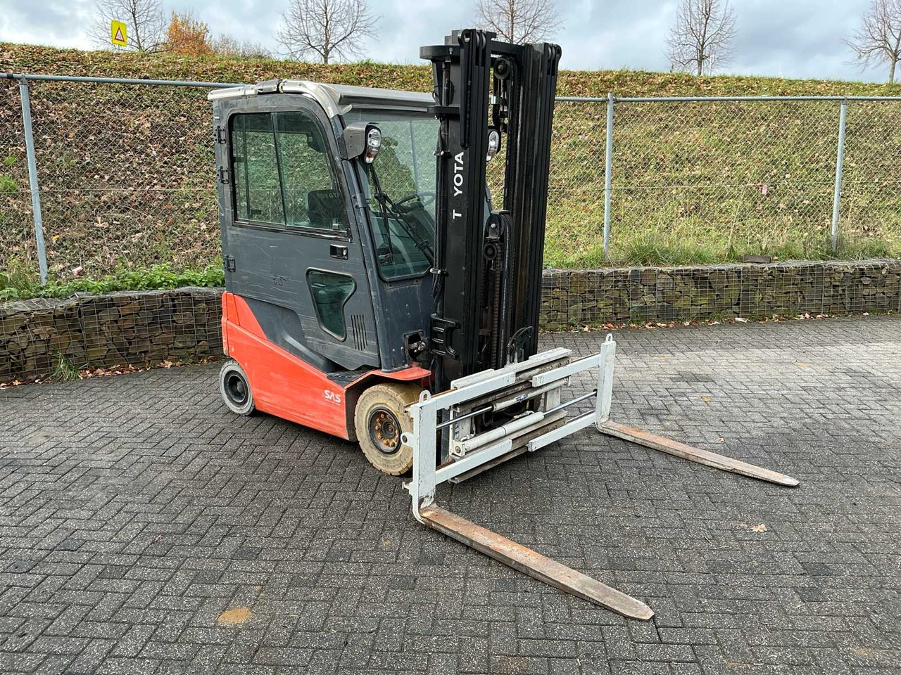 2017 TOYOTA 8FBMKT25 FORKLIFT - Viličar: slika 1 2017 TOYOTA 8FBMKT25 FORKLIFT - Viličar: slika 1