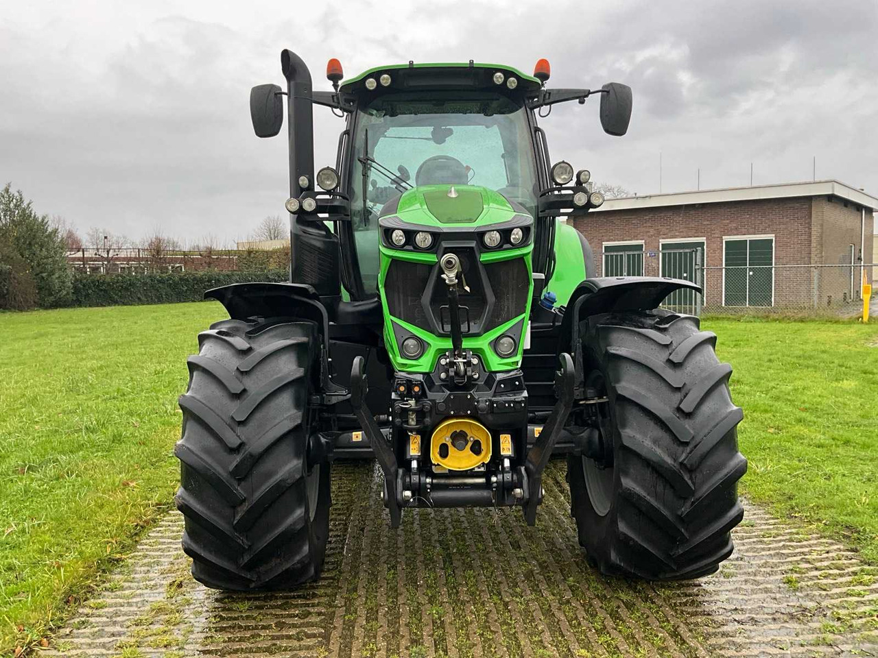 2019 DEUTZ-FAHR AGROTRON 6175.4 TTV VARIO ALL-WHEEL DRIVE FARM TRACTOR - Traktor: slika 3 2019 DEUTZ-FAHR AGROTRON 6175.4 TTV VARIO ALL-WHEEL DRIVE FARM TRACTOR - Traktor: slika 3