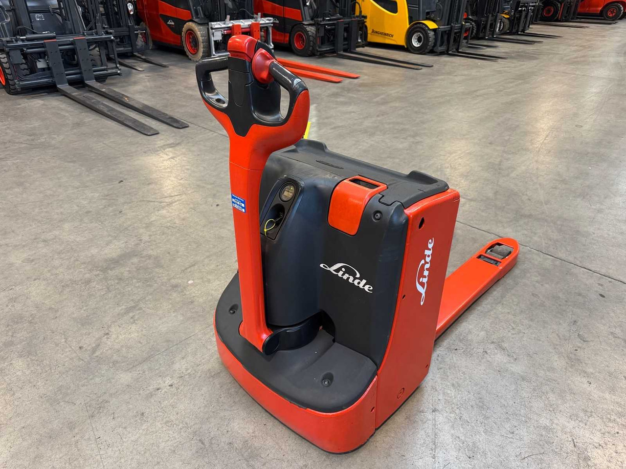 2020 SERVICE 12/2026 LINDE T16 1,600KG PALLET TRUCK ANT STACKER INITIAL STROKE 1,789 HOURS - Viličar: slika 4 2020 SERVICE 12/2026 LINDE T16 1,600KG PALLET TRUCK ANT STACKER INITIAL STROKE 1,789 HOURS - Viličar: slika 4