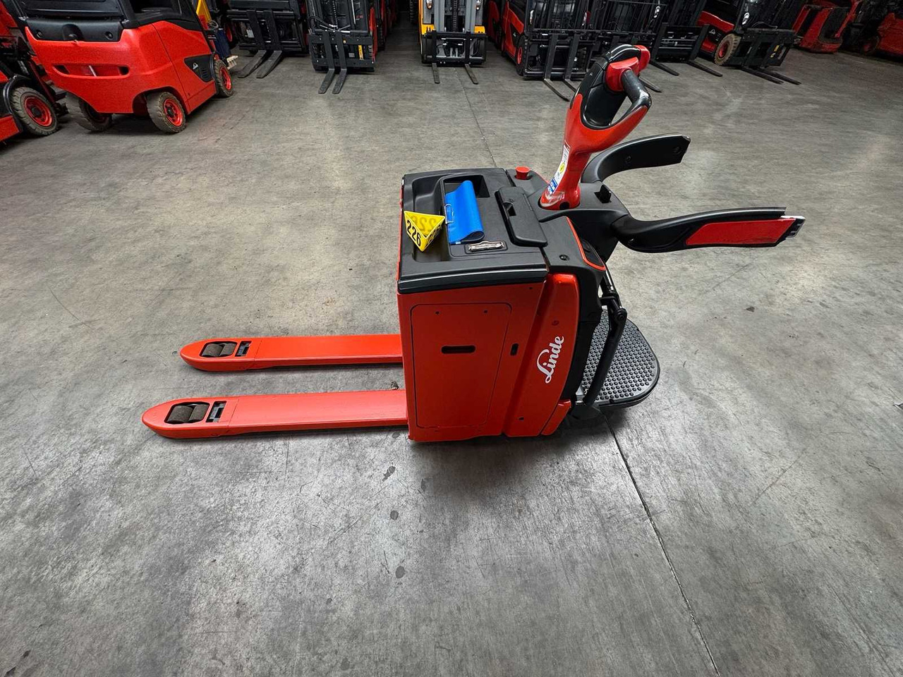 2020 SERVICE + UVV 10/2026 LINDE T20AP 2,000KG PALLET TRUCK ANT STACKER PLATFORM T20 AP 2,536 HOURS - Viličar: slika 1 2020 SERVICE + UVV 10/2026 LINDE T20AP 2,000KG PALLET TRUCK ANT STACKER PLATFORM T20 AP 2,536 HOURS - Viličar: slika 1