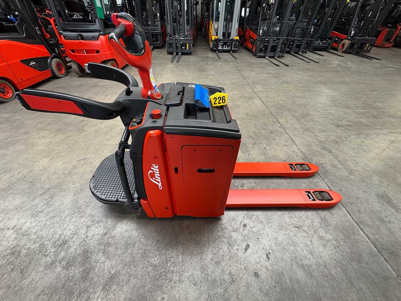 2020 SERVICE + UVV 10/2026 LINDE T20AP 2,000KG PALLET TRUCK ANT STACKER PLATFORM T20 AP 2,536 HOURS - Viličar: slika 3 2020 SERVICE + UVV 10/2026 LINDE T20AP 2,000KG PALLET TRUCK ANT STACKER PLATFORM T20 AP 2,536 HOURS - Viličar: slika 3