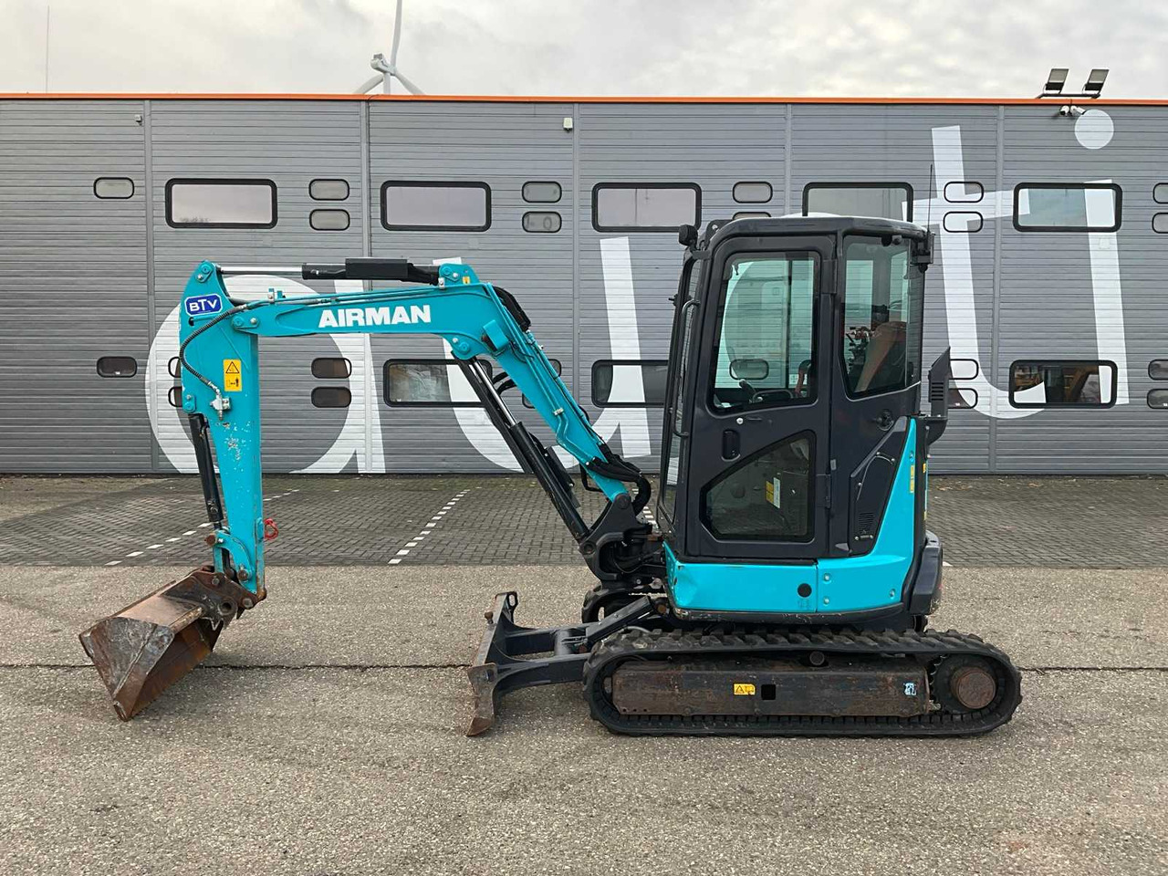 2023 AIRMAN AX33U-7 MIDI EXCAVATOR - Bager: slika 2 2023 AIRMAN AX33U-7 MIDI EXCAVATOR - Bager: slika 2