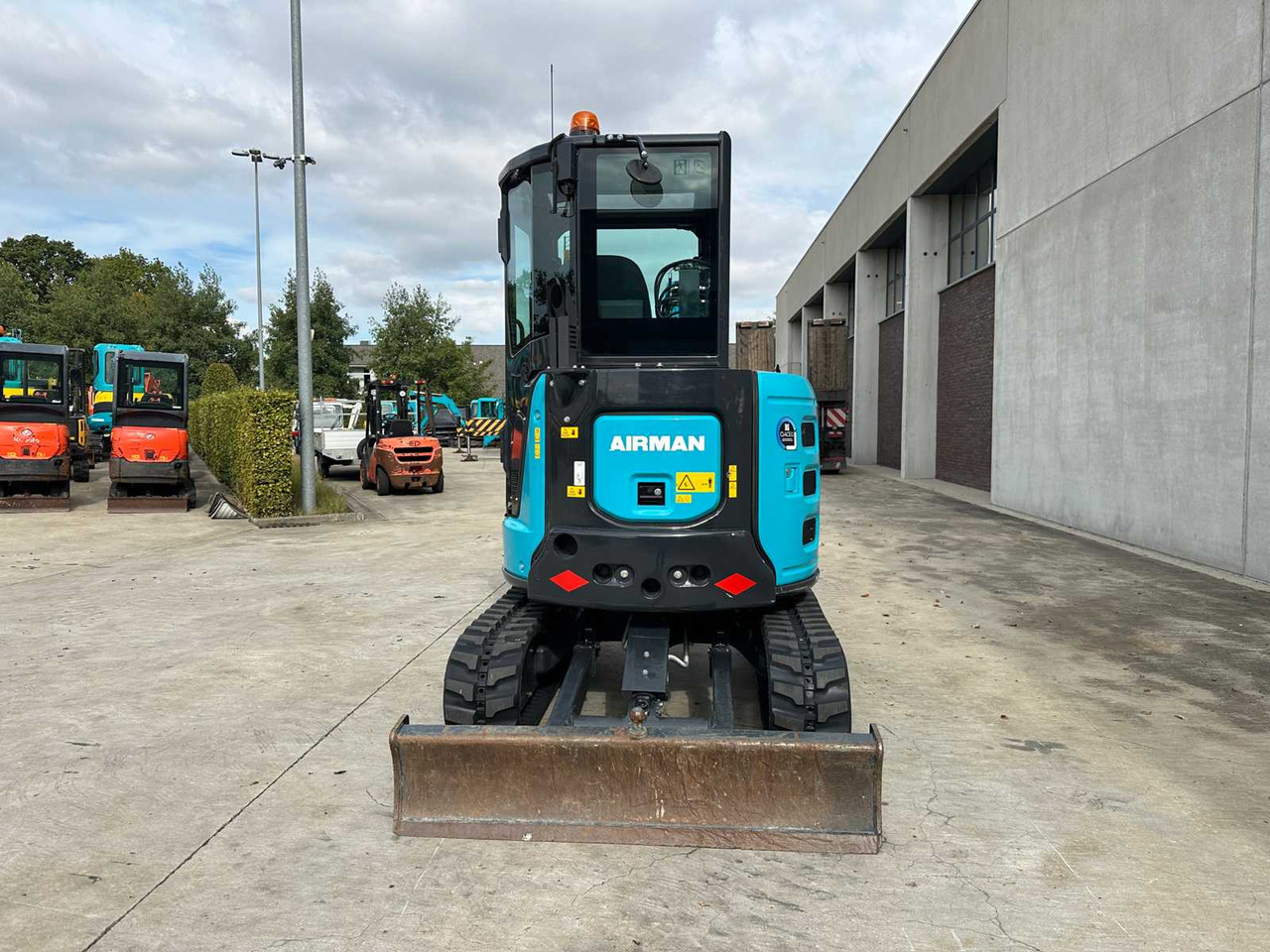 AIRMAN - 2023 - AX33U-7 - MIDI EXCAVATOR - Bager: slika 5 AIRMAN - 2023 - AX33U-7 - MIDI EXCAVATOR - Bager: slika 5