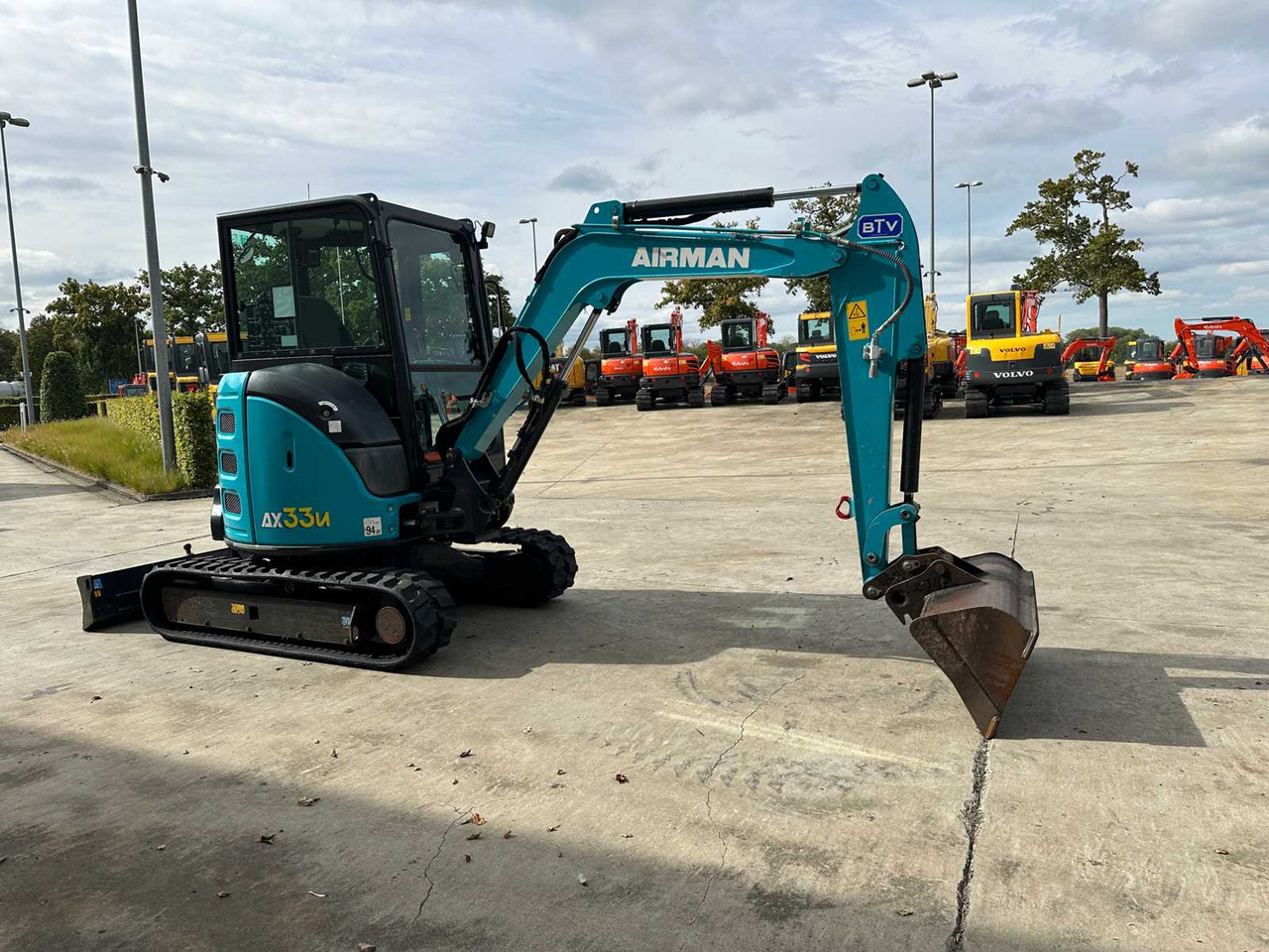 AIRMAN - 2023 - AX33U-7 - MIDI EXCAVATOR - Bager: slika 3 AIRMAN - 2023 - AX33U-7 - MIDI EXCAVATOR - Bager: slika 3