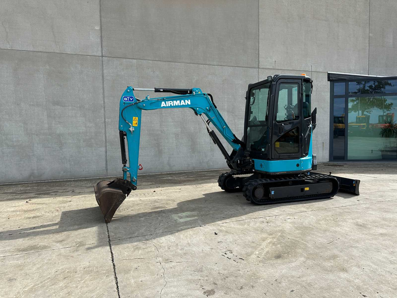 AIRMAN - 2023 - AX33U-7 - MIDI EXCAVATOR - Bager: slika 1 AIRMAN - 2023 - AX33U-7 - MIDI EXCAVATOR - Bager: slika 1
