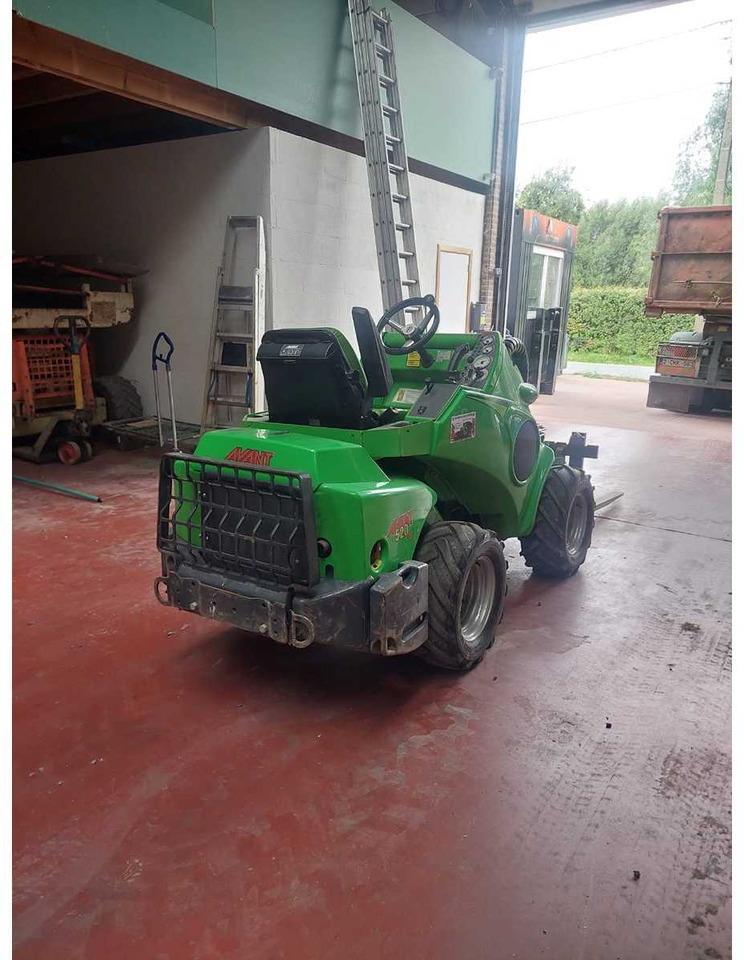 AVANT - M520 MIPCT - COMPACT LOADER - 2017 - Kompaktni nakladalnik na gosenicah: slika 4 AVANT - M520 MIPCT - COMPACT LOADER - 2017 - Kompaktni nakladalnik na gosenicah: slika 4