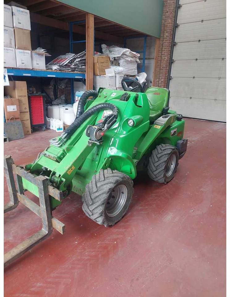 AVANT - M520 MIPCT - COMPACT LOADER - 2017 - Kompaktni nakladalnik na gosenicah: slika 2 AVANT - M520 MIPCT - COMPACT LOADER - 2017 - Kompaktni nakladalnik na gosenicah: slika 2