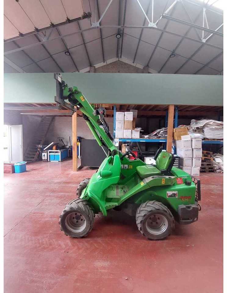 AVANT - M520 MIPCT - COMPACT LOADER - 2017 - Kompaktni nakladalnik na gosenicah: slika 3 AVANT - M520 MIPCT - COMPACT LOADER - 2017 - Kompaktni nakladalnik na gosenicah: slika 3