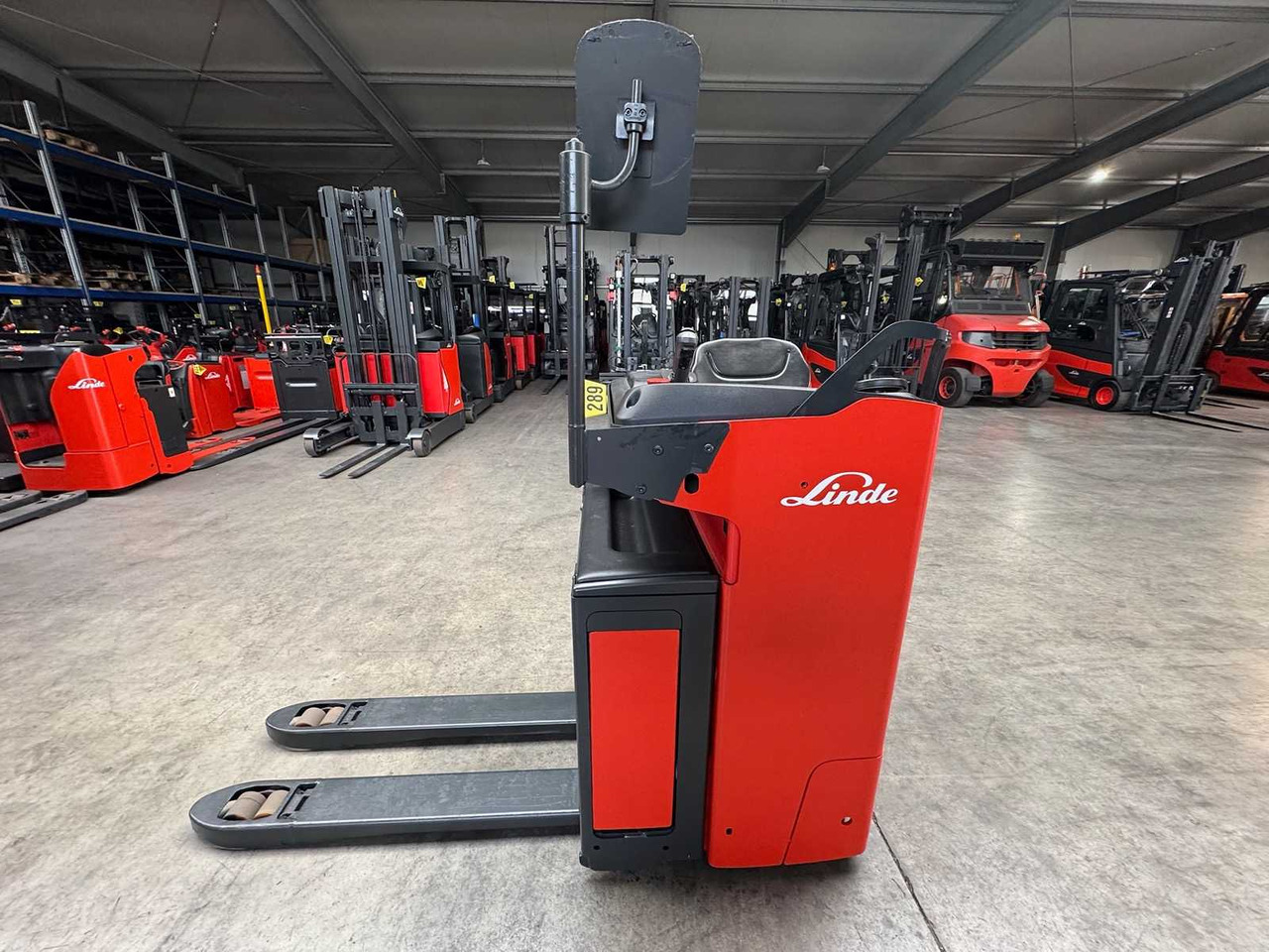 BATTERY 46/2023 BJ.2020 SERVICE + UVV 08/2026 LINDE T20R PALLET TRUCK STACKER ANT 4,715 HOURS - Viličar: slika 1 BATTERY 46/2023 BJ.2020 SERVICE + UVV 08/2026 LINDE T20R PALLET TRUCK STACKER ANT 4,715 HOURS - Viličar: slika 1