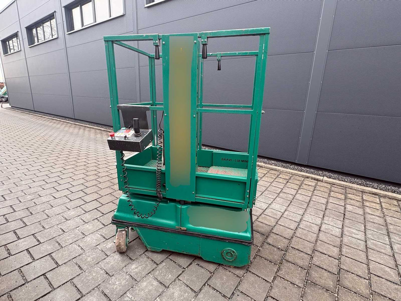BRAVIISOL LUI M. S.I - AERIAL WORK PLATFORM / MAST LIFT (2010) - Dvižna ploščad: slika 3 BRAVIISOL LUI M. S.I - AERIAL WORK PLATFORM / MAST LIFT (2010) - Dvižna ploščad: slika 3