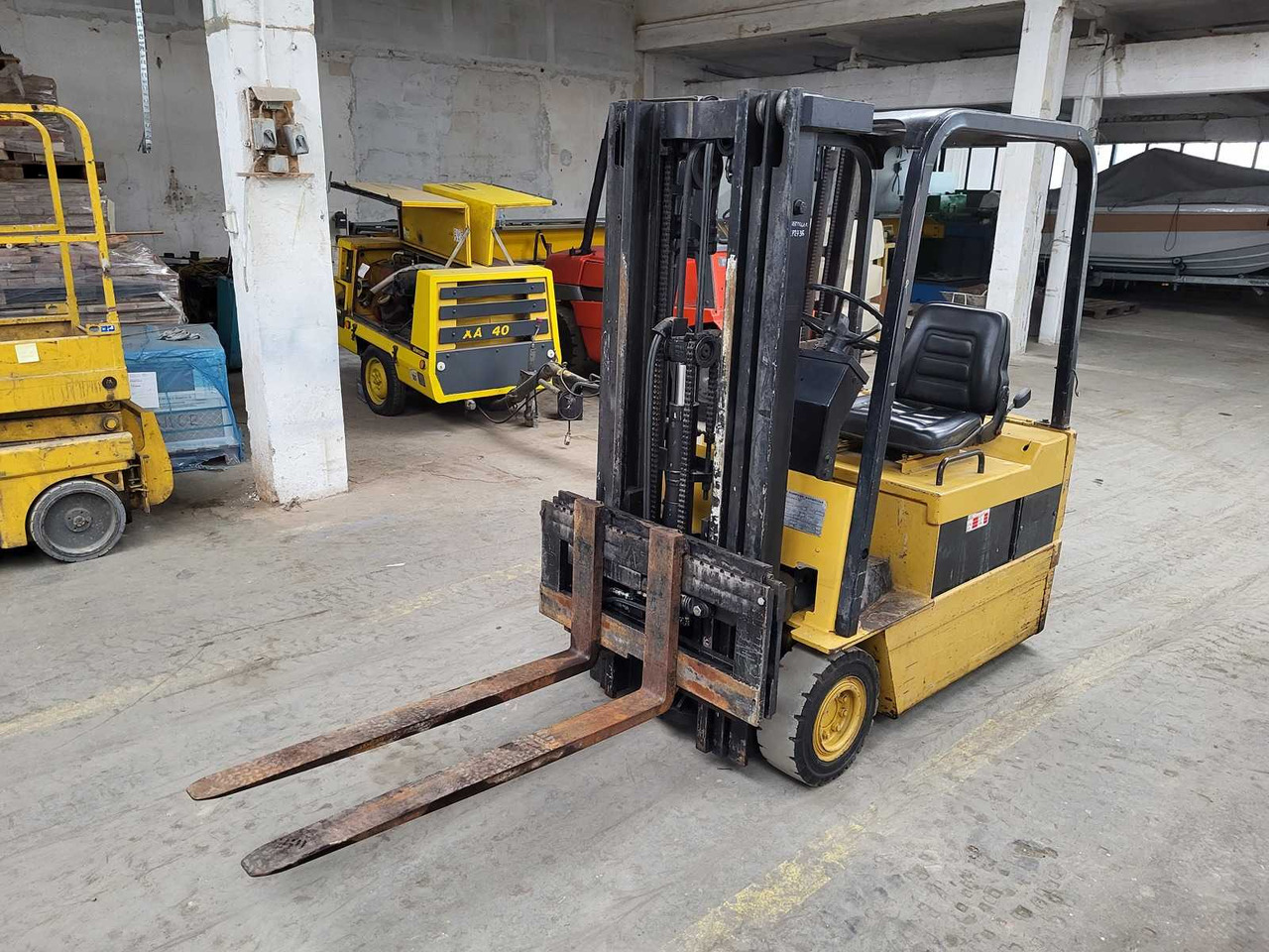 CATERPILLAR - F 30 - FORKLIFT TRUCKS - Viličar: slika 1 CATERPILLAR - F 30 - FORKLIFT TRUCKS - Viličar: slika 1