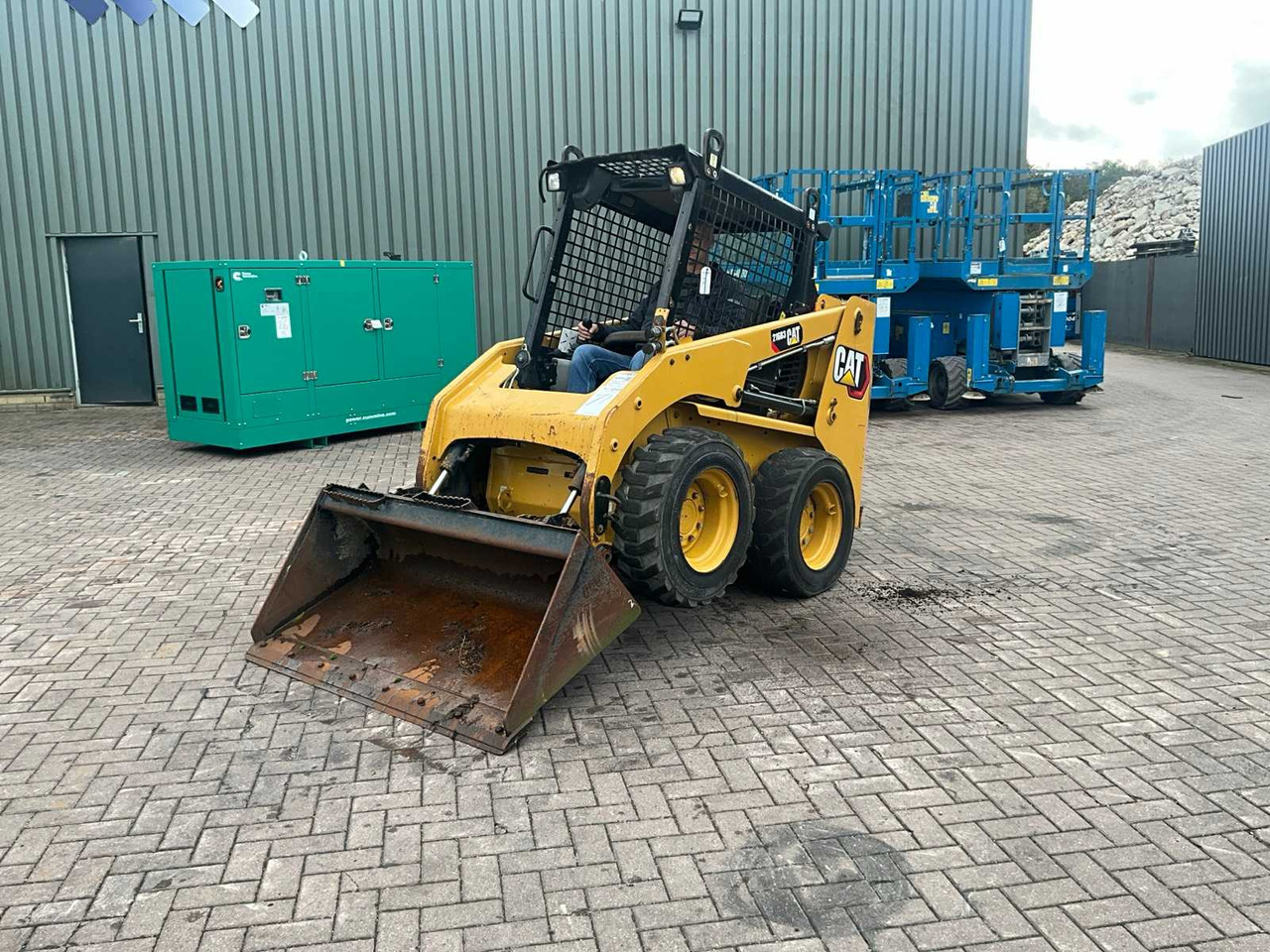 Caterpillar 216B3 - Mini nakladalec: slika 2 Caterpillar 216B3 - Mini nakladalec: slika 2