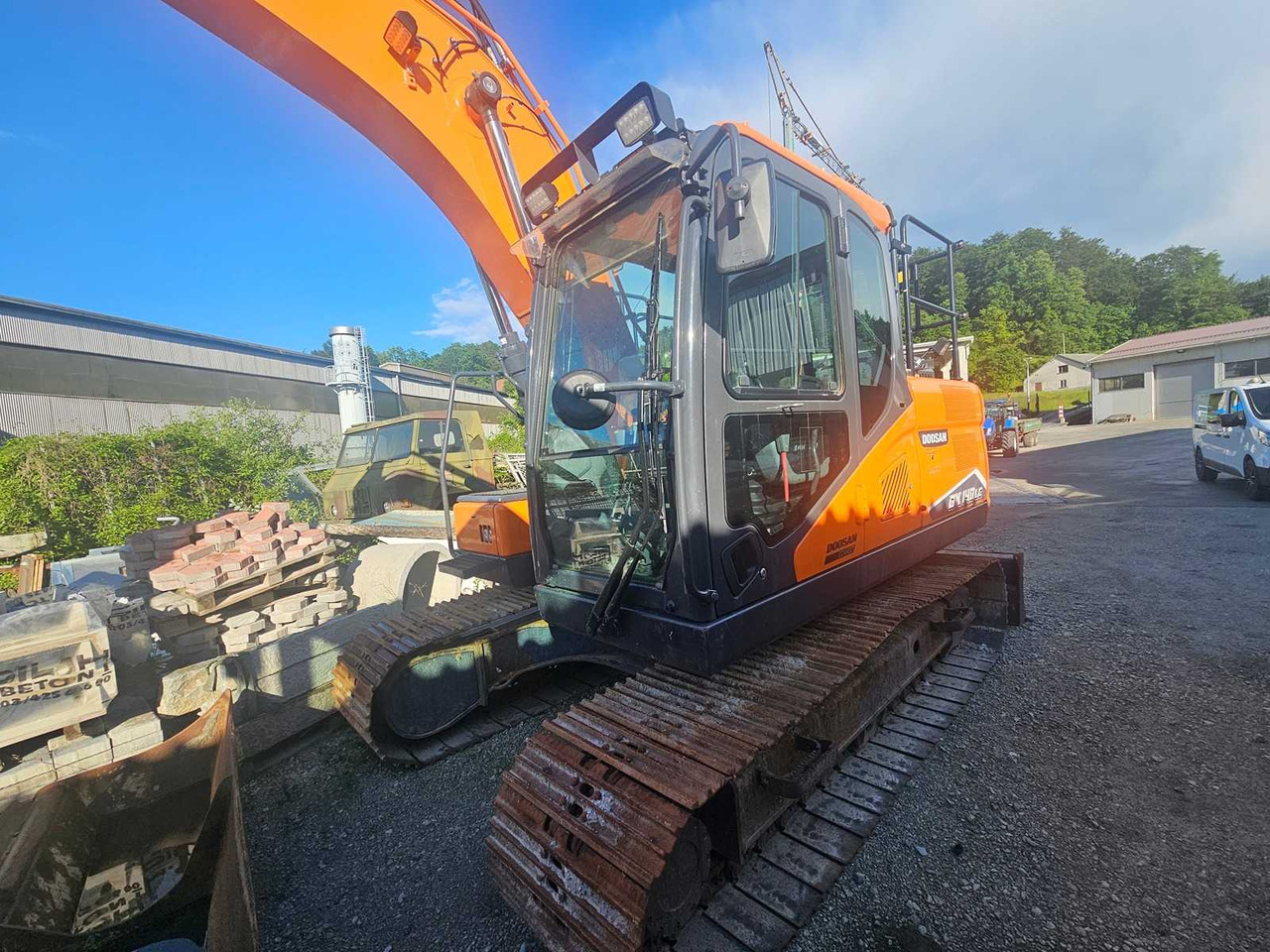 DOOSAN DX140LCR-7 - Bager goseničar: slika 1 DOOSAN DX140LCR-7 - Bager goseničar: slika 1
