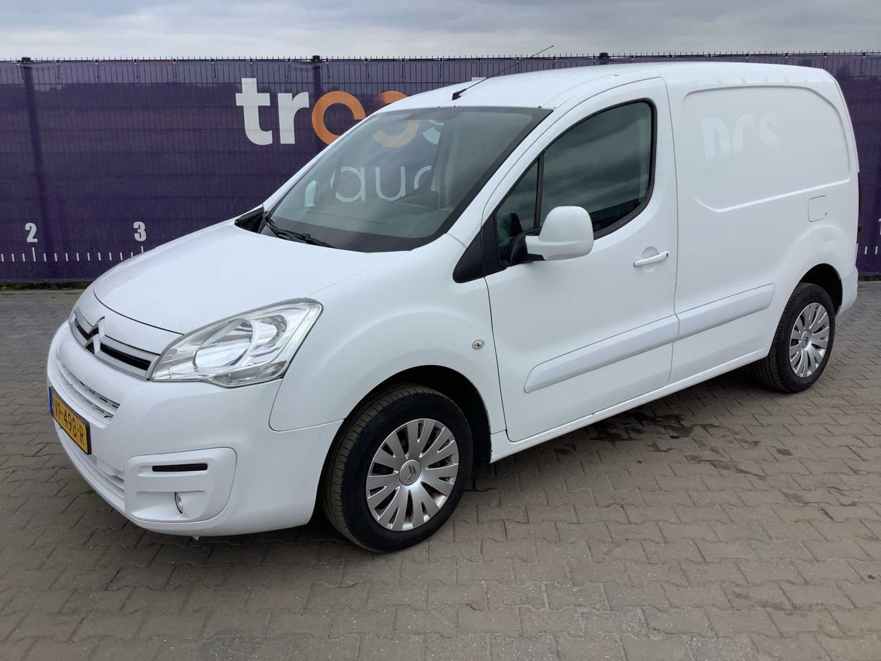 2015 - CITROEN - BERLINGO - 1.6 HDI 90 COMFORT - COMMERCIAL VEHICLE - Dostavno vozilo: slika 1 2015 - CITROEN - BERLINGO - 1.6 HDI 90 COMFORT - COMMERCIAL VEHICLE - Dostavno vozilo: slika 1
