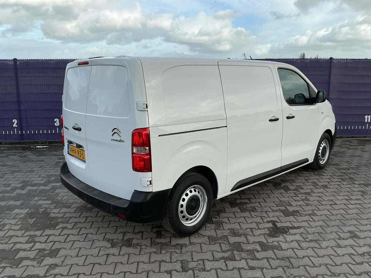 2020 - CITROEN - JUMPY - 1.5 BLUEHDI CLUB - COMMERCIAL VEHICLE - Dostavno vozilo: slika 4 2020 - CITROEN - JUMPY - 1.5 BLUEHDI CLUB - COMMERCIAL VEHICLE - Dostavno vozilo: slika 4