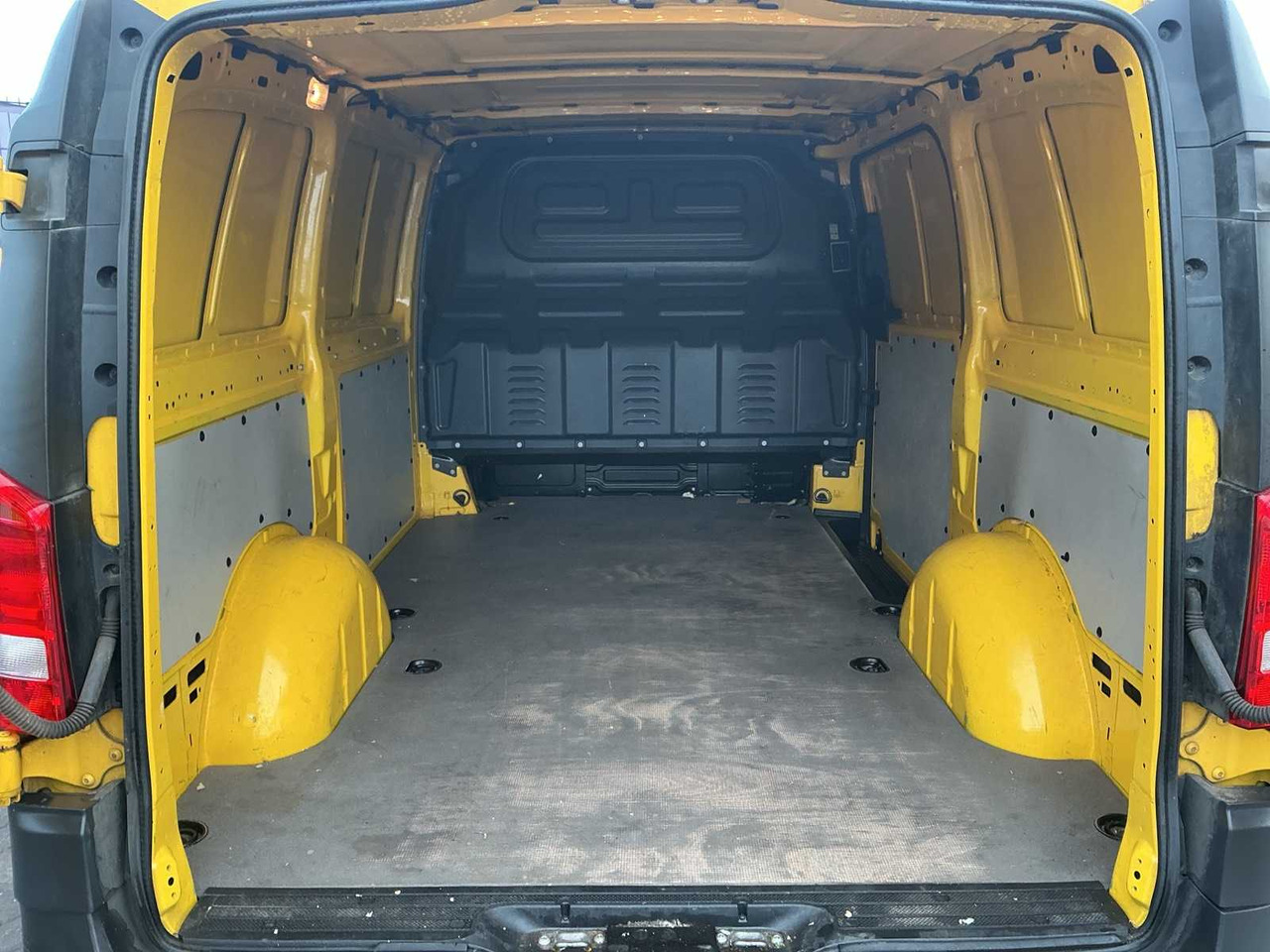 2020 - MERCEDES-BENZ - EVITO - EVITO LONG 41KWH - COMMERCIAL VEHICLE - Dostavno vozilo: slika 5 2020 - MERCEDES-BENZ - EVITO - EVITO LONG 41KWH - COMMERCIAL VEHICLE - Dostavno vozilo: slika 5