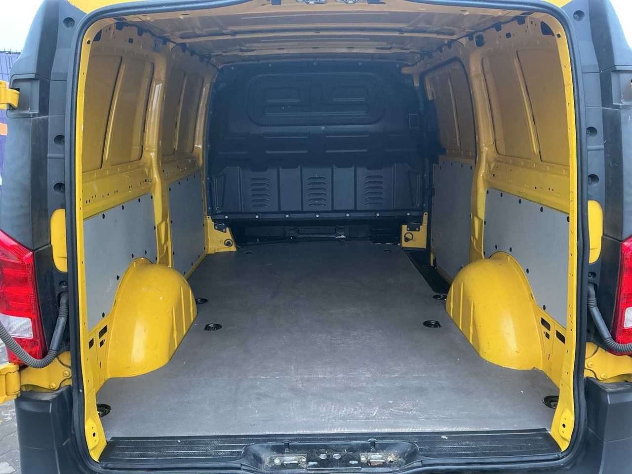 2020 - MERCEDES-BENZ - EVITO - EVITO LONG 41KWH - COMMERCIAL VEHICLE - Dostavno vozilo: slika 5 2020 - MERCEDES-BENZ - EVITO - EVITO LONG 41KWH - COMMERCIAL VEHICLE - Dostavno vozilo: slika 5